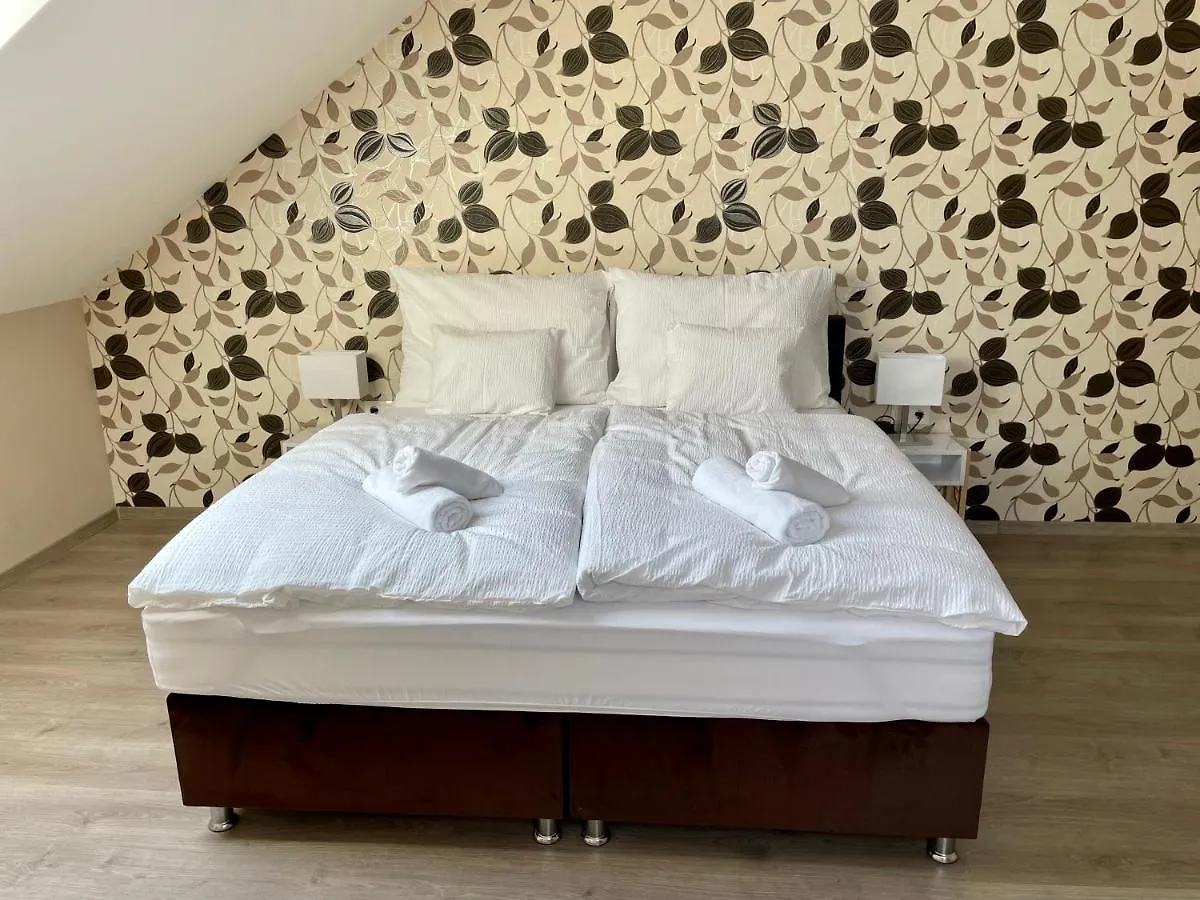 Bed and Breakfast Eprespark Panzio Вечеш 0*,  Венгрия